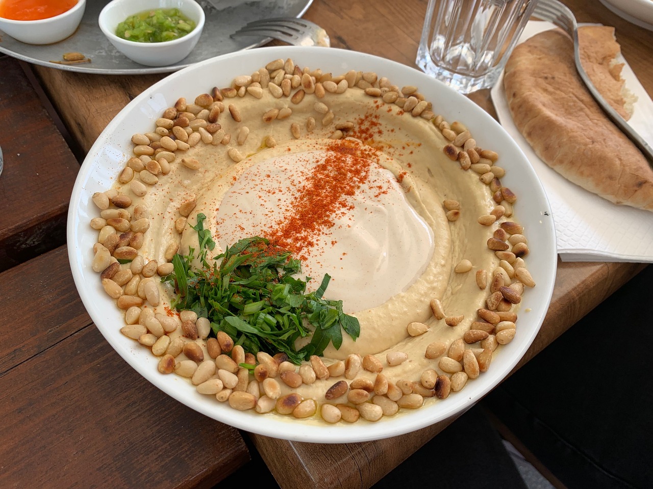 Gegrilde groenten powerbowl met quinoa en hummus