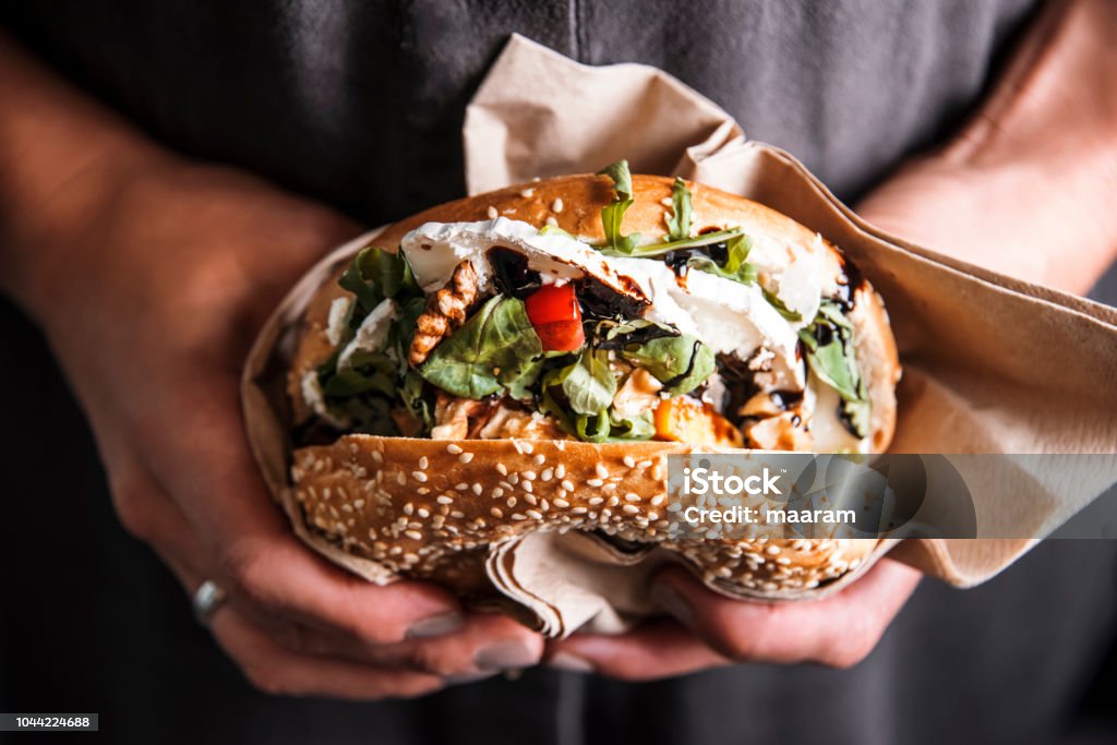 inzenburger-met-zuurdesem-en-truffelmayonaise